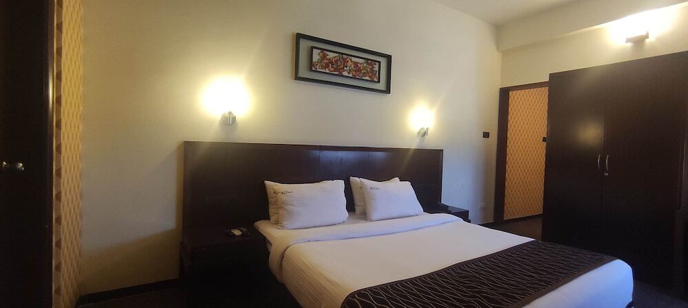 Соманур: ZiP By Spree Hotels Le Pebble