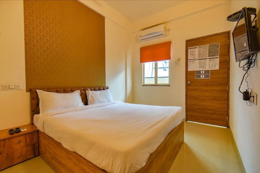 Пимпри-Чинчвад: FabHotel Tiru Residency