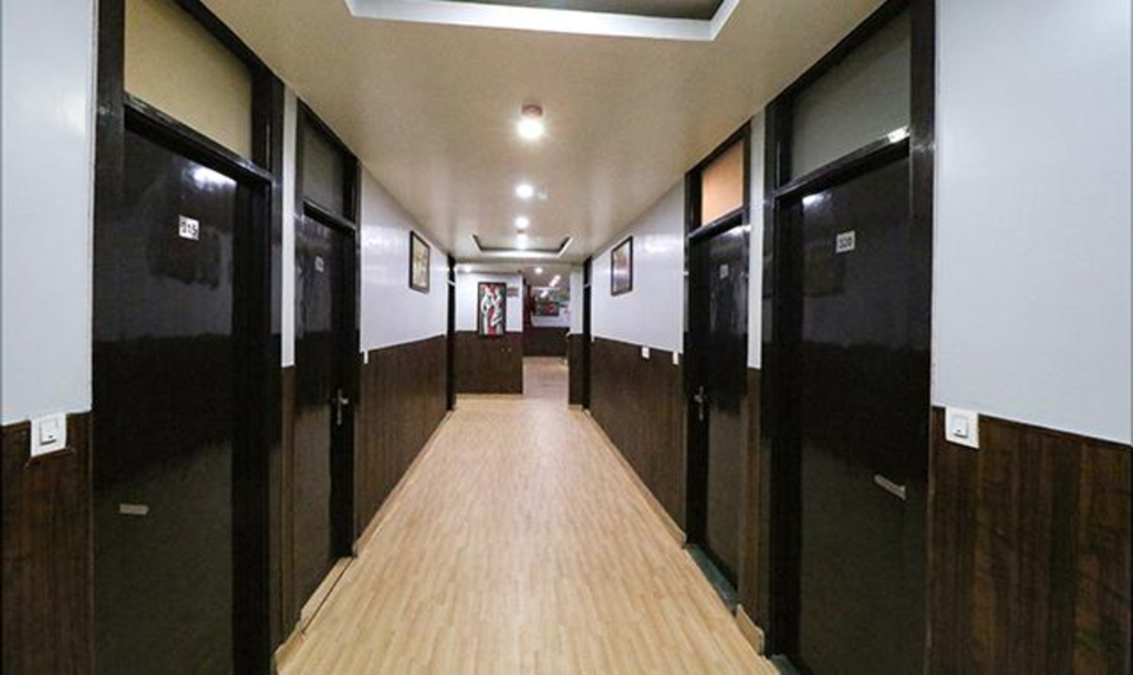 Большая Нойда: FabHotel A One Noida Sector 11