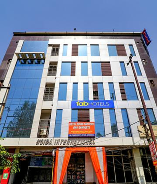 Большая Нойда: FabHotel A One Noida Sector 11