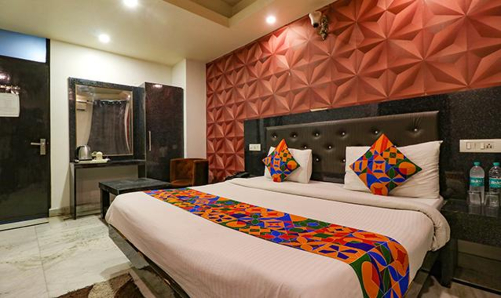 Большая Нойда: FabHotel A One Noida Sector 11