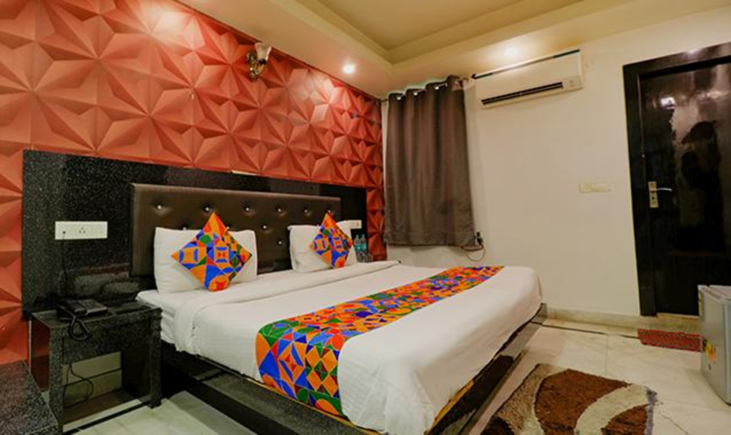 Большая Нойда: FabHotel A One Noida Sector 11