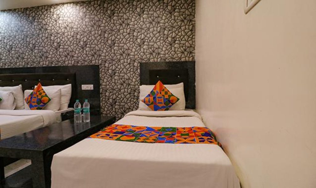 Большая Нойда: FabHotel A One Noida Sector 11