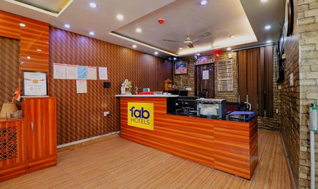 Большая Нойда: FabHotel A One Noida Sector 11