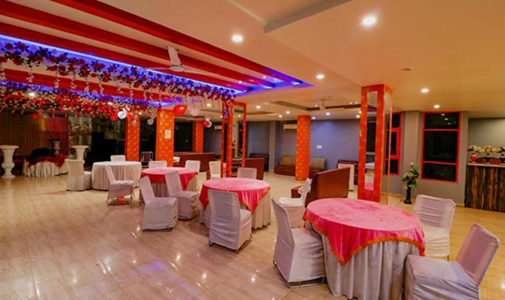 Большая Нойда: FabHotel A One Noida Sector 11