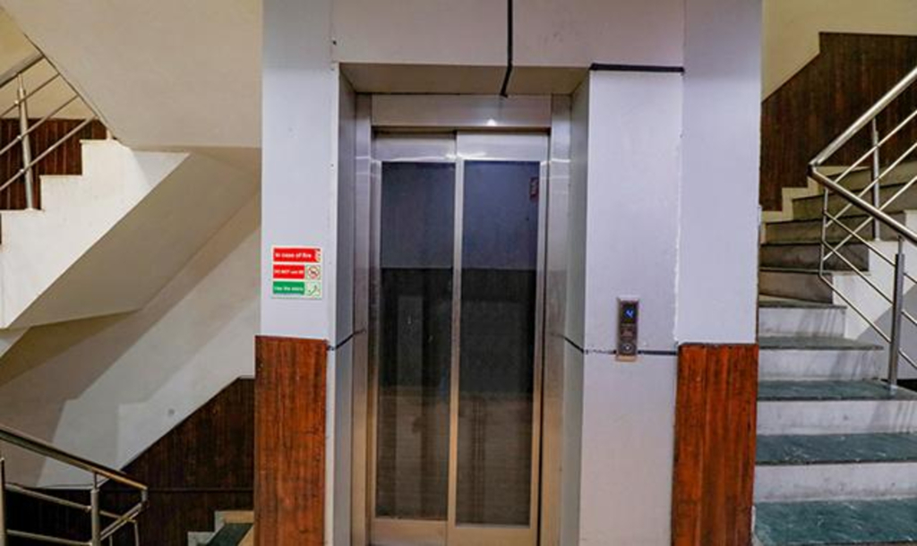 Большая Нойда: FabHotel A One Noida Sector 11
