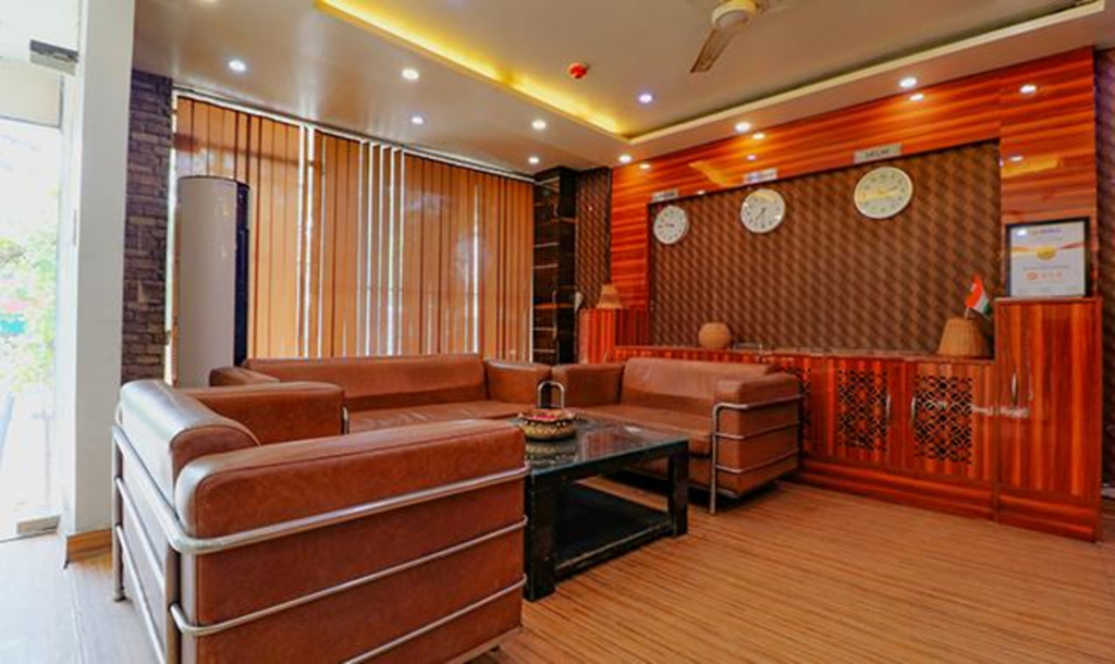 Большая Нойда: FabHotel A One Noida Sector 11