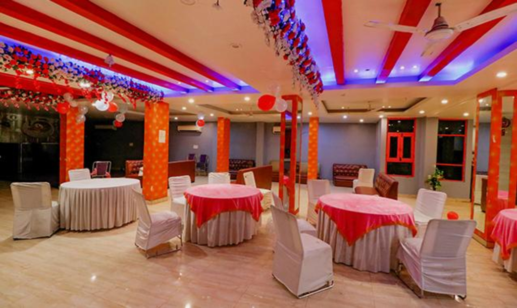 Большая Нойда: FabHotel A One Noida Sector 11