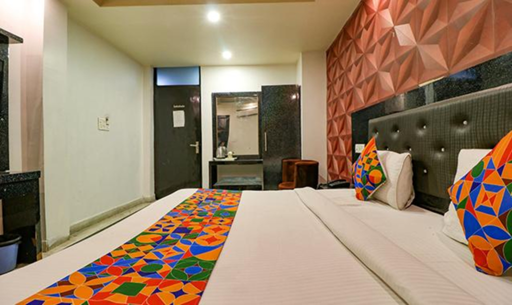 Большая Нойда: FabHotel A One Noida Sector 11