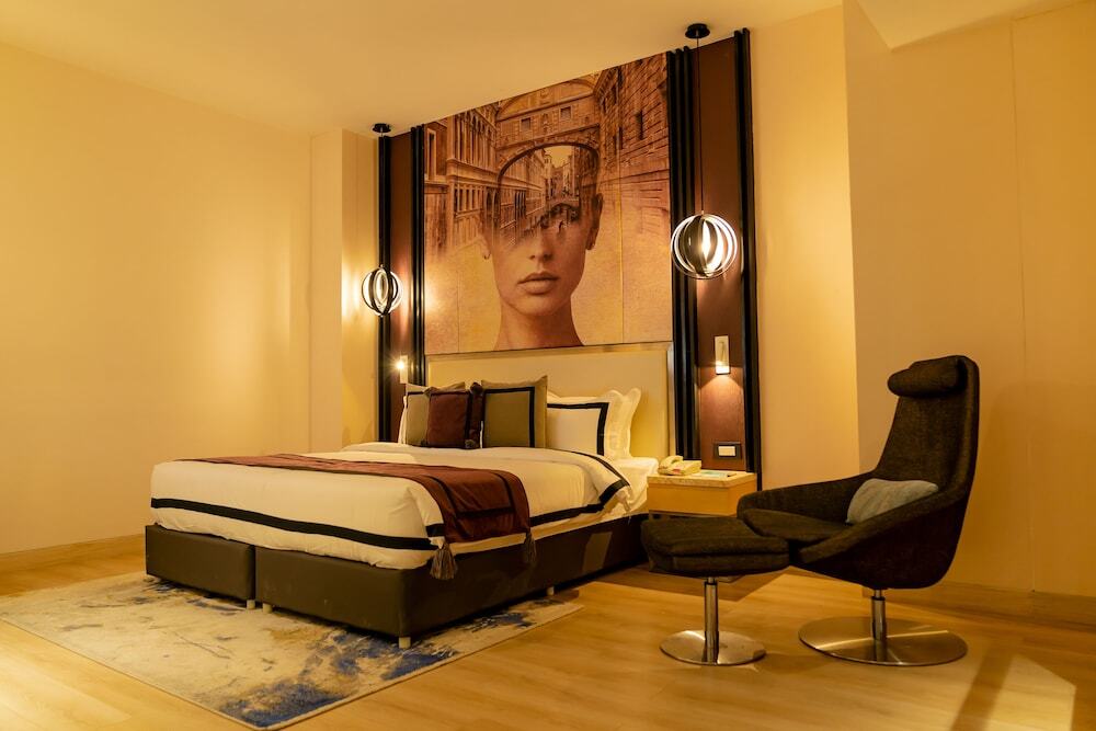 Колката: Beyzaa Hotel & Suites , Kolkata