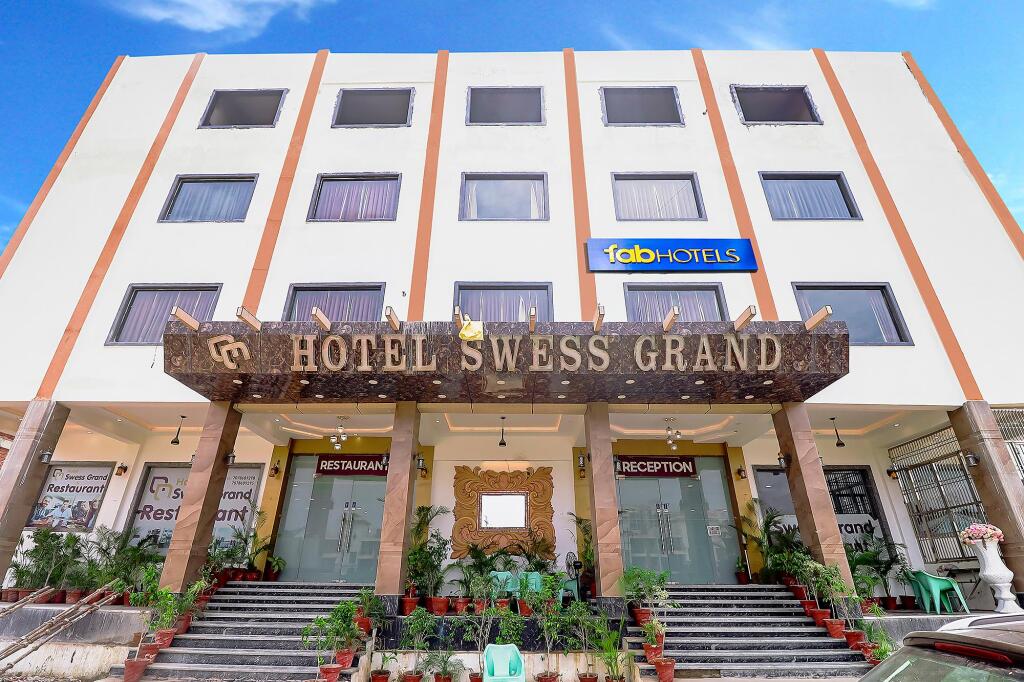 Агра: Fabhotel Swess Grand