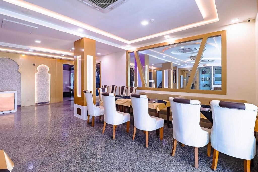 Агра: Fabhotel Swess Grand
