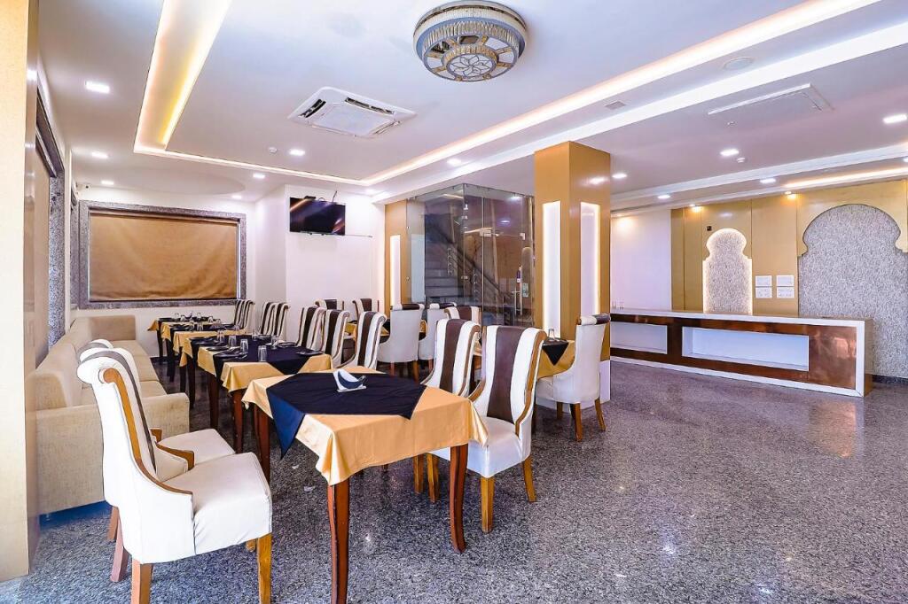 Агра: Fabhotel Swess Grand