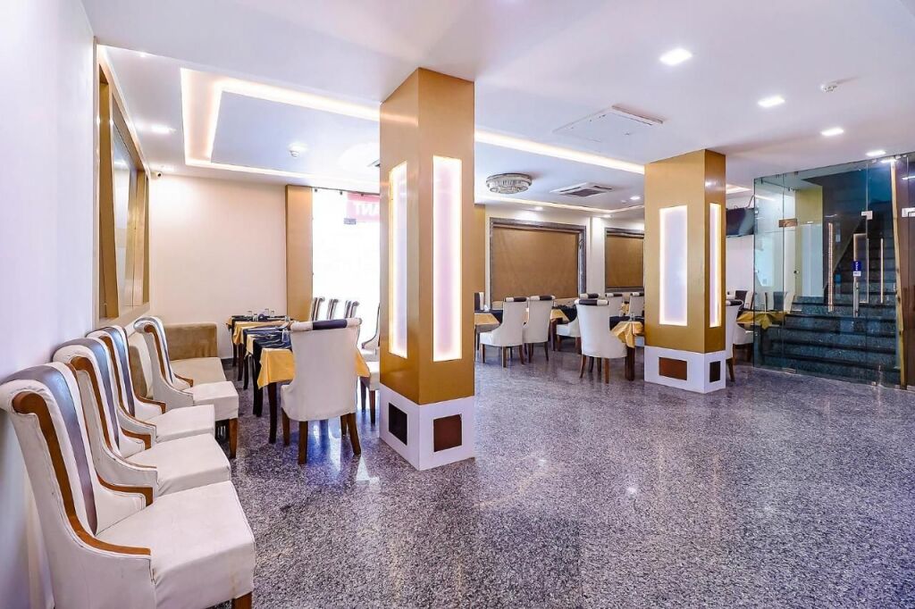 Агра: Fabhotel Swess Grand
