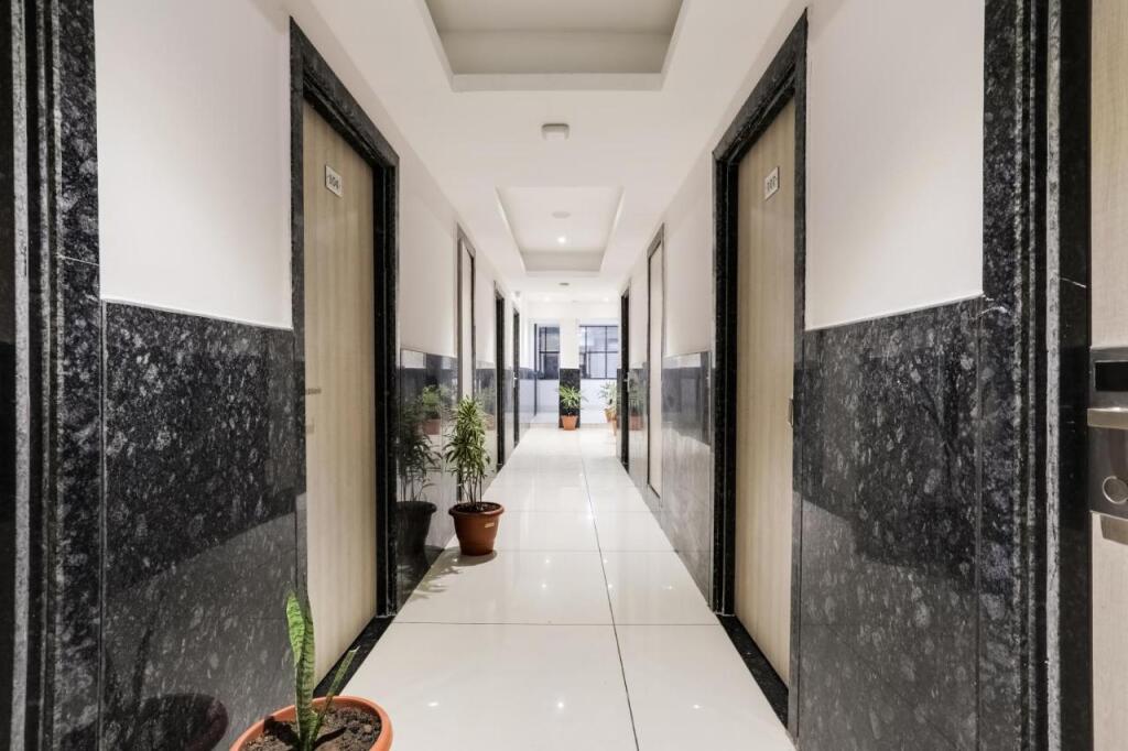 Индаур: FabHotel Pishori Inn