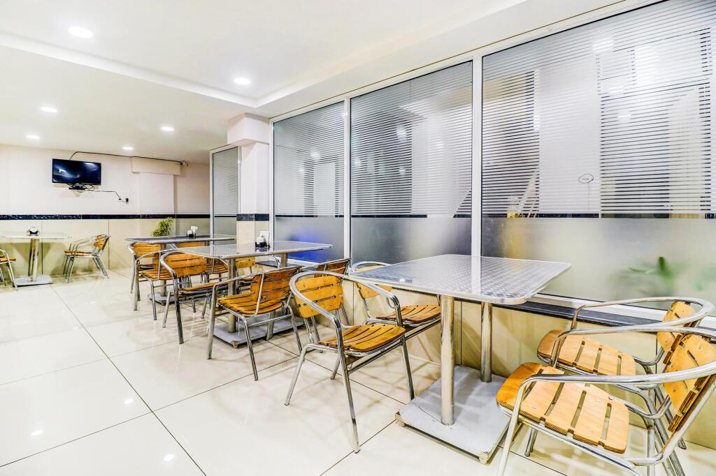 Индаур: FabHotel Pishori Inn