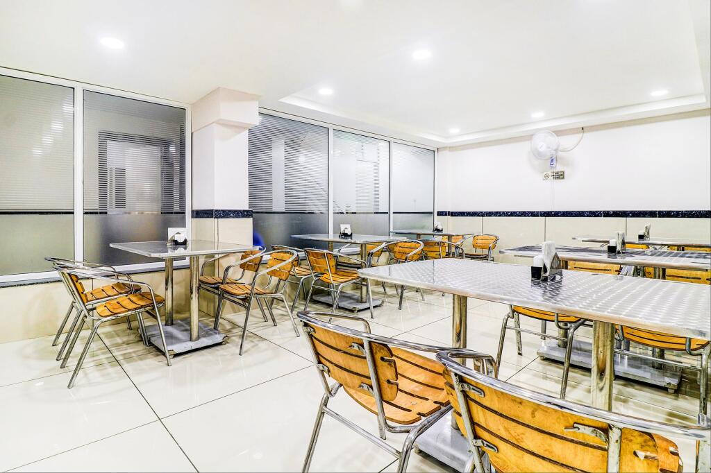 Индаур: FabHotel Pishori Inn