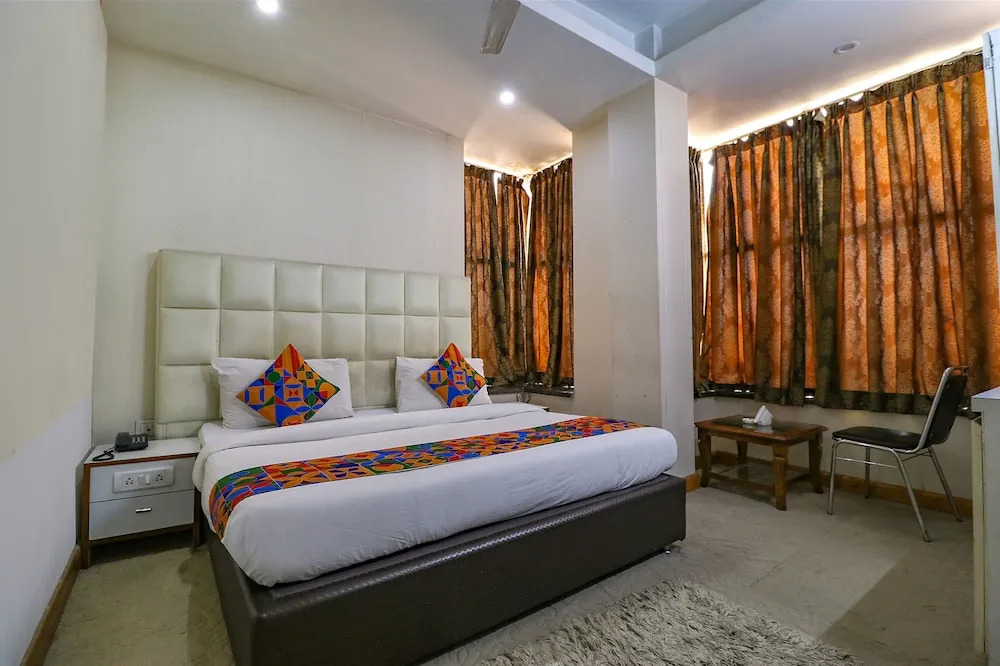 Нойда: Fabhotel Gaba Corporate Suites
