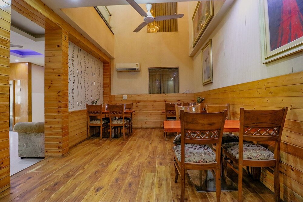 Нойда: Fabhotel Gaba Corporate Suites