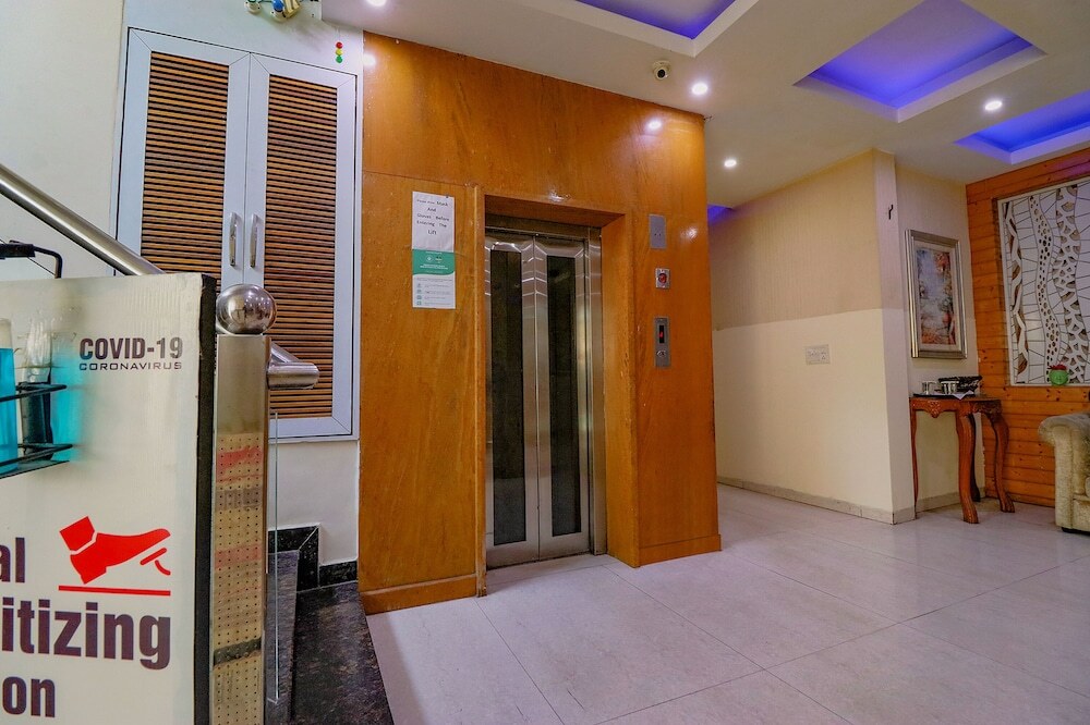 Нойда: Fabhotel Gaba Corporate Suites