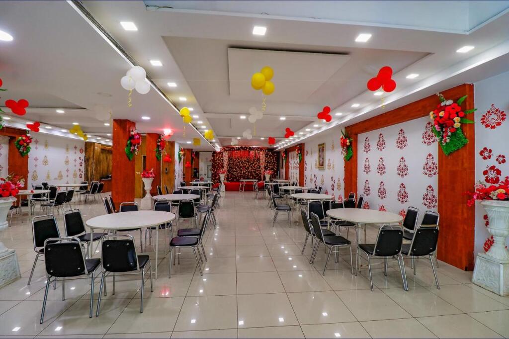 Нойда: Fabhotel Gaba Corporate Suites