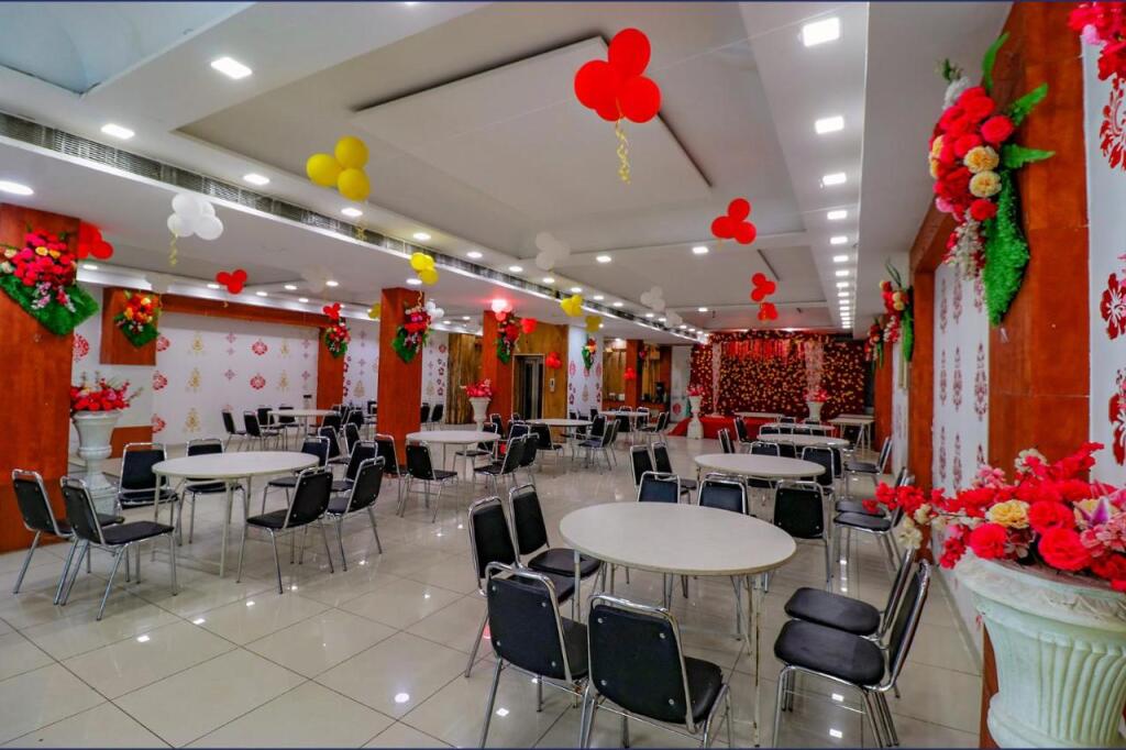 Нойда: Fabhotel Gaba Corporate Suites