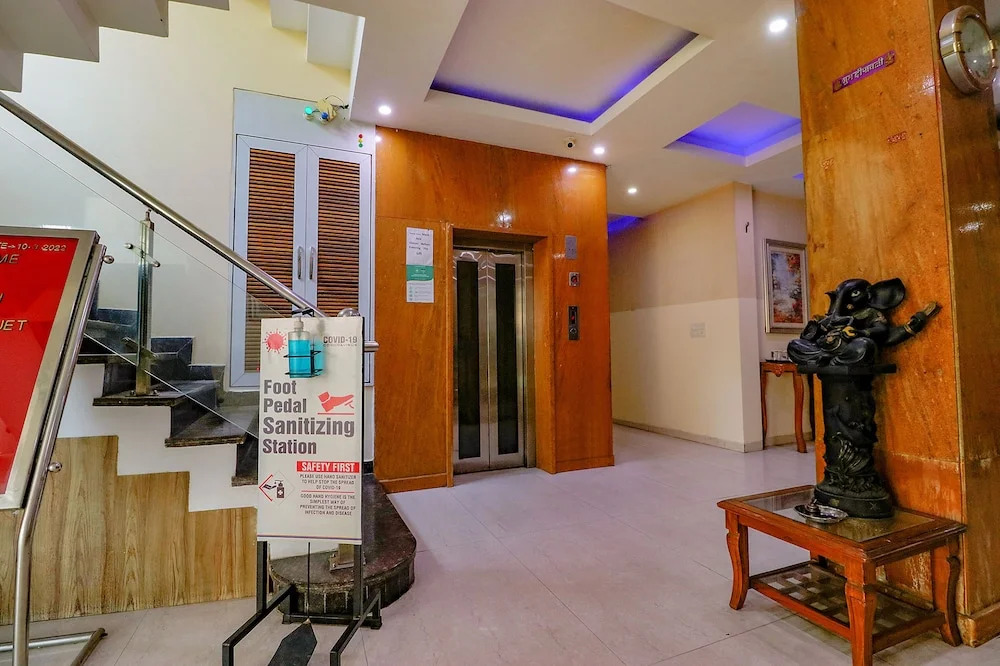 Нойда: Fabhotel Gaba Corporate Suites