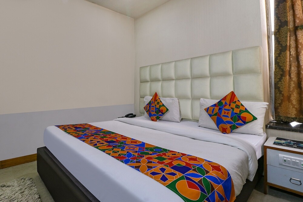 Нойда: Fabhotel Gaba Corporate Suites