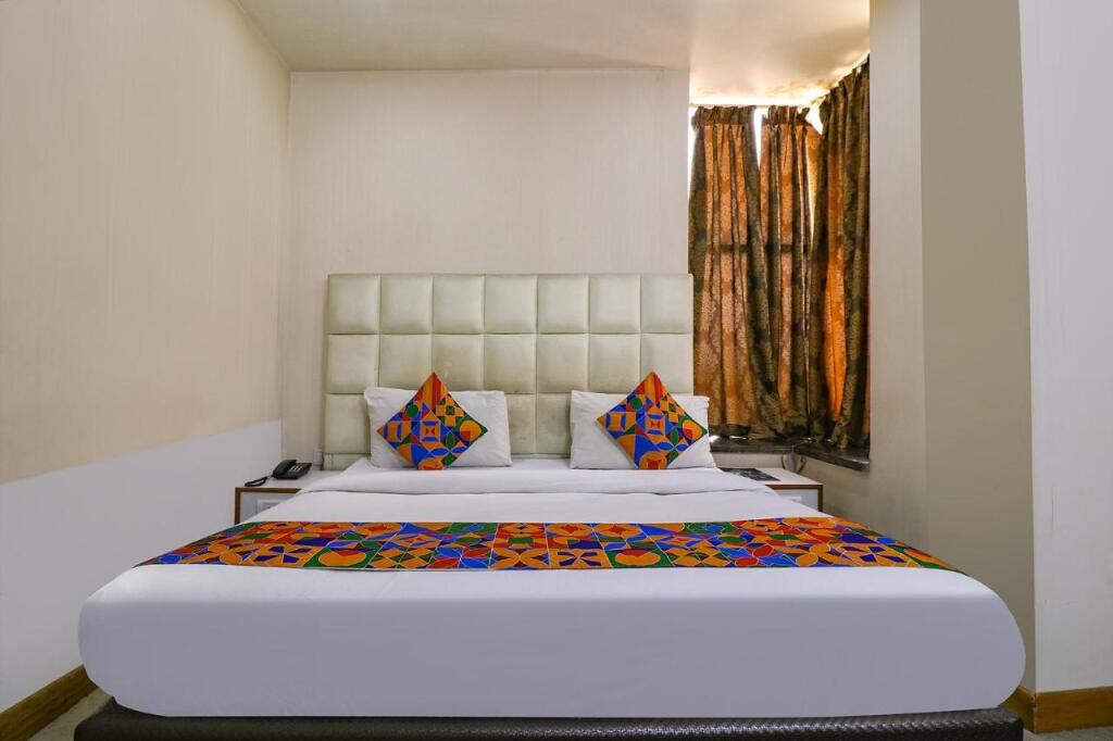 Нойда: Fabhotel Gaba Corporate Suites