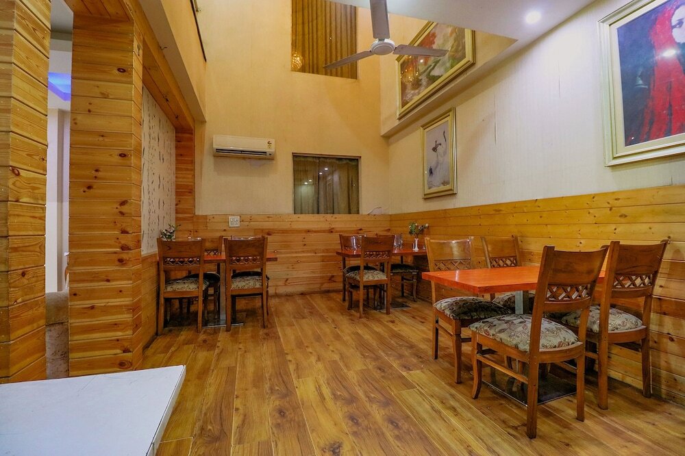 Нойда: Fabhotel Gaba Corporate Suites