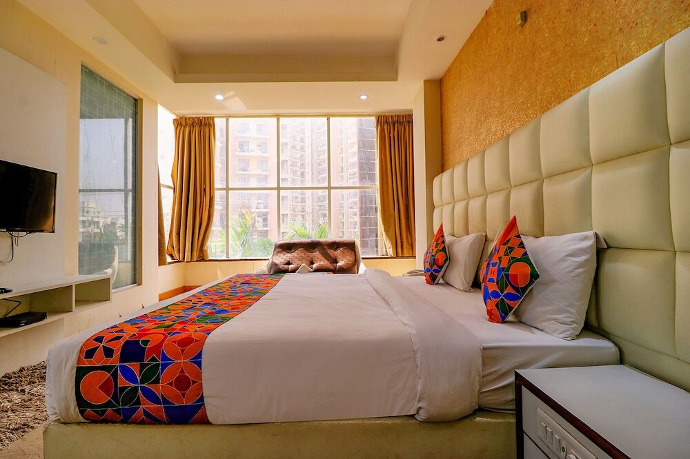 Нойда: Fabhotel Gaba Corporate Suites