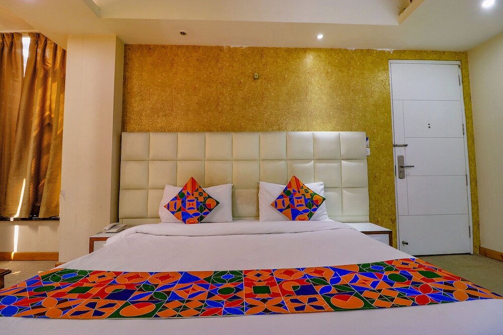 Нойда: Fabhotel Gaba Corporate Suites