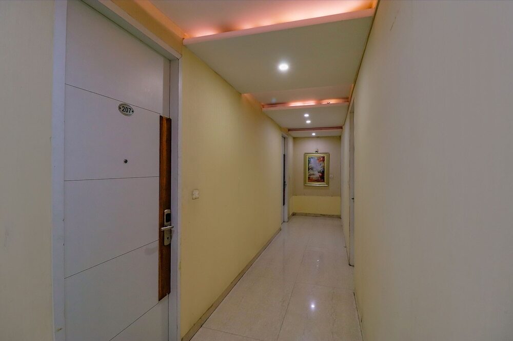 Нойда: Fabhotel Gaba Corporate Suites