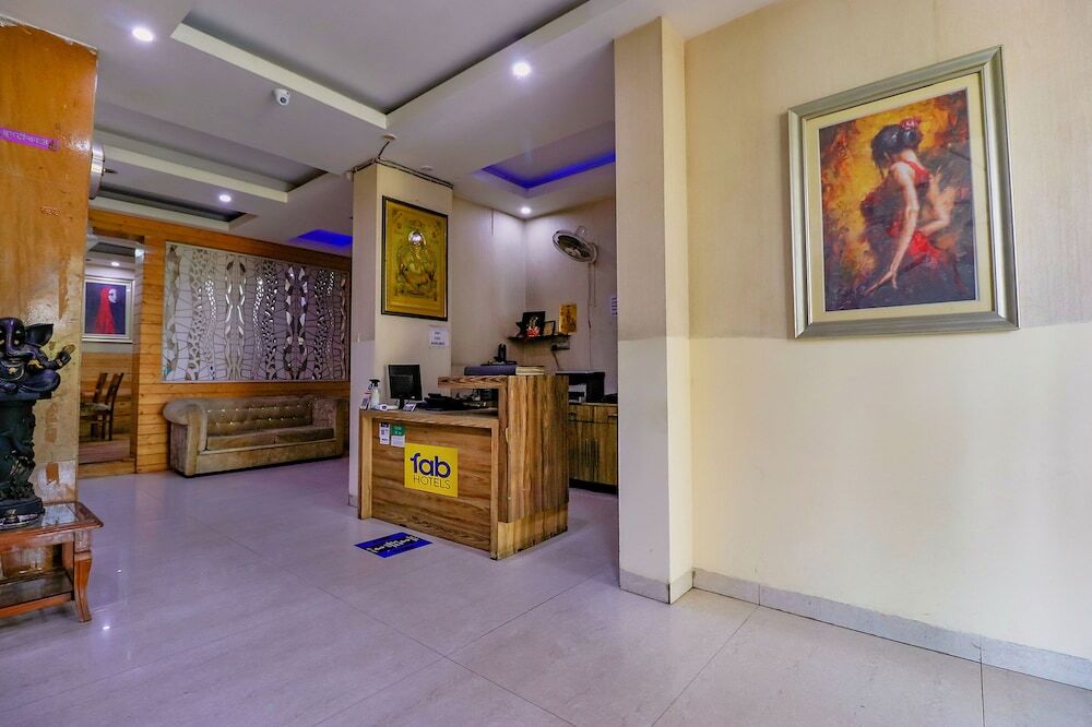 Нойда: Fabhotel Gaba Corporate Suites