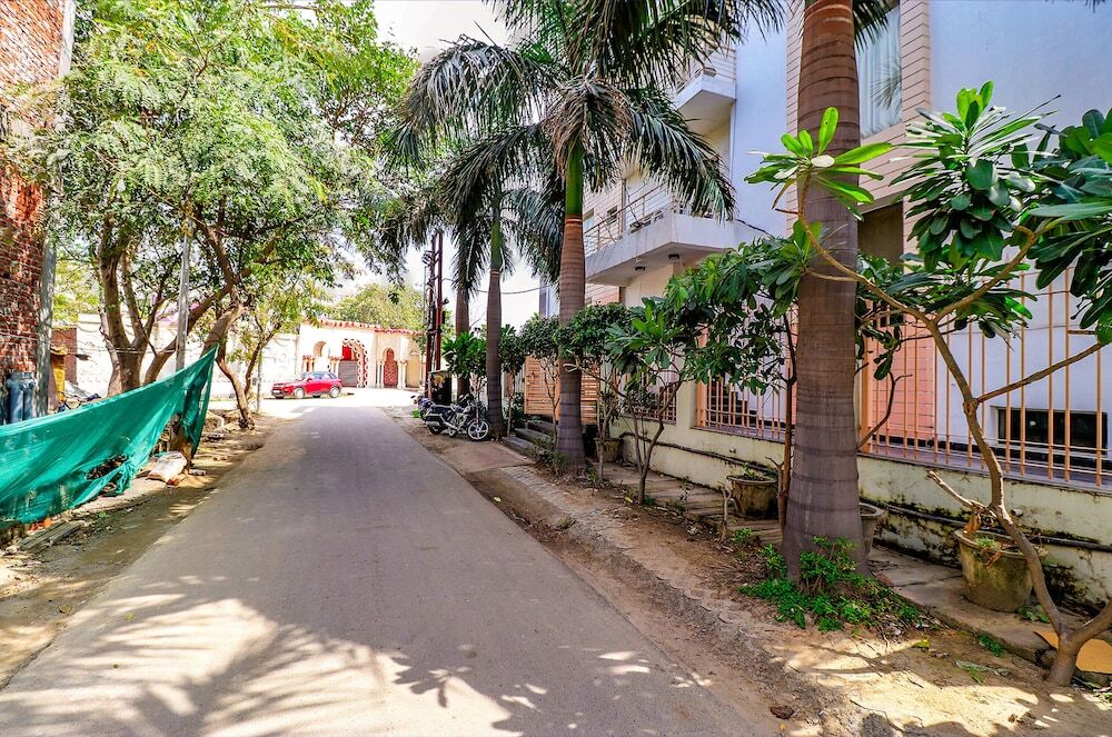 Нойда: Fabhotel Gaba Corporate Suites