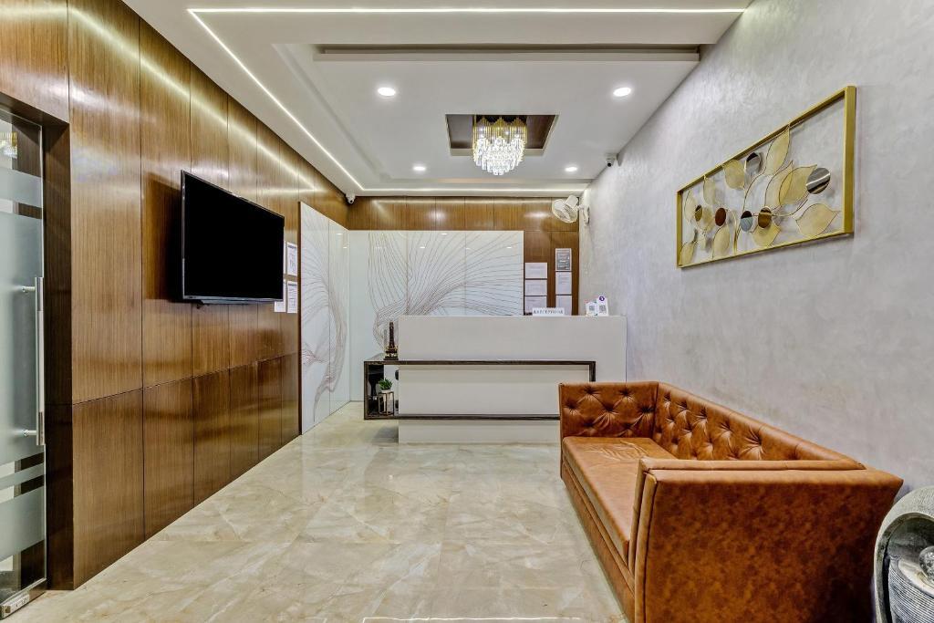 Ахмедабад: OYO Townhouse 812 Hotel The Grand White