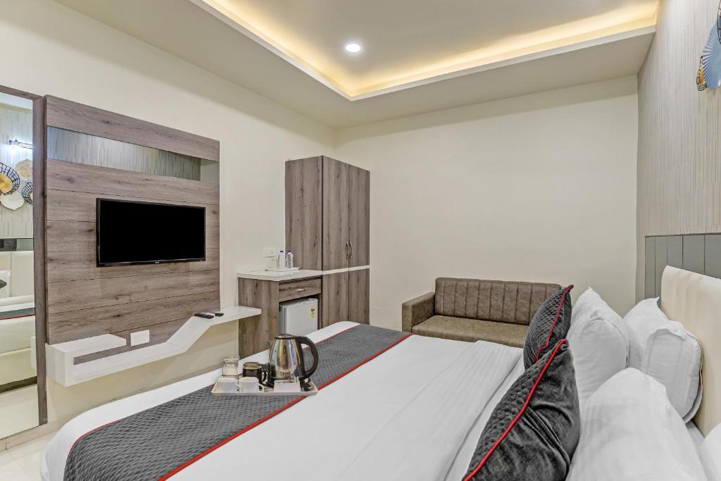 Ахмедабад: OYO Townhouse 812 Hotel The Grand White