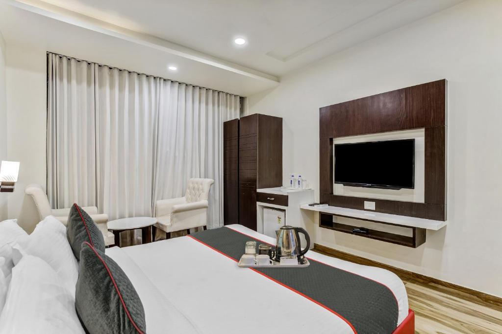 Ахмедабад: OYO Townhouse 812 Hotel The Grand White