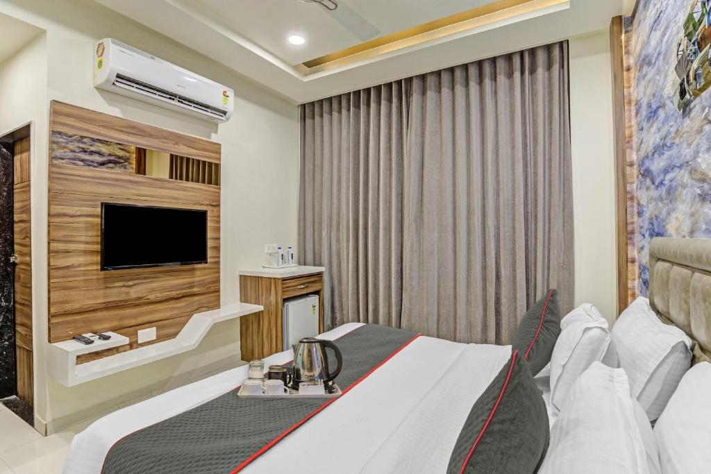 Ахмедабад: OYO Townhouse 812 Hotel The Grand White