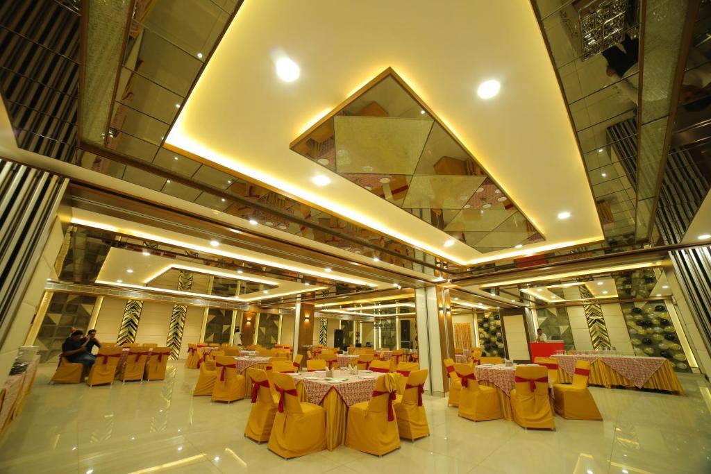 Агра: Vijay Vilas Hotel & Convention Hall