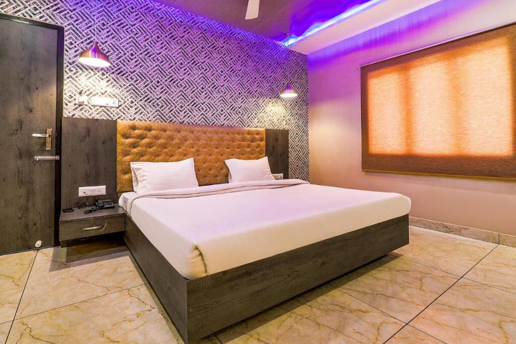 Горакхпур: FabHotel Rudra Inn & Cafe I