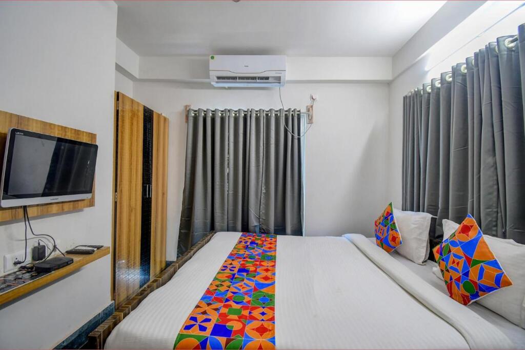 Колката: Fabexpress Amar Raj Villa