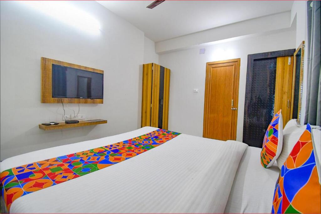 Колката: Fabexpress Amar Raj Villa