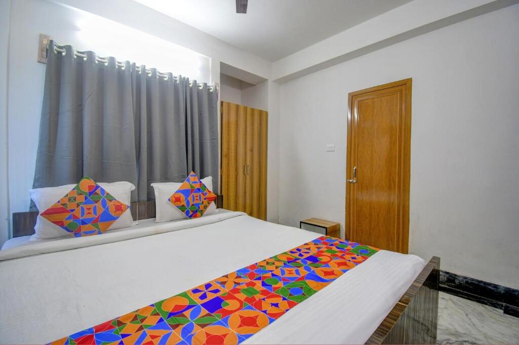 Колката: Fabexpress Amar Raj Villa