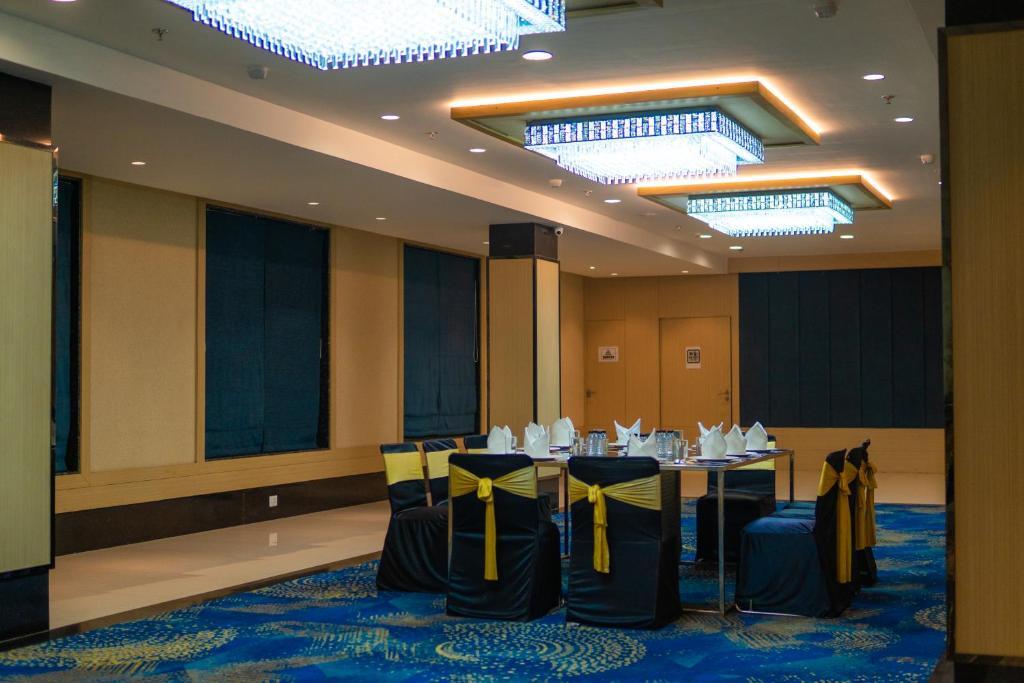 Индаур: Jardin Hotels