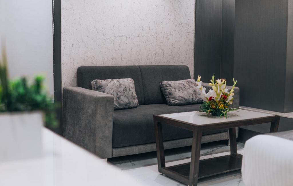 Индаур: Jardin Hotels