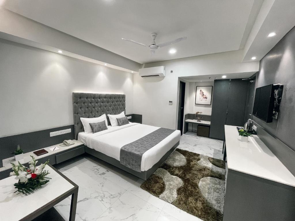 Индаур: Jardin Hotels