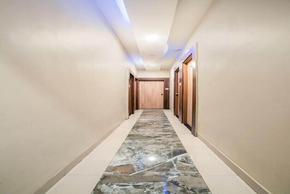 Ахмедабад: Hotel sunsarovar