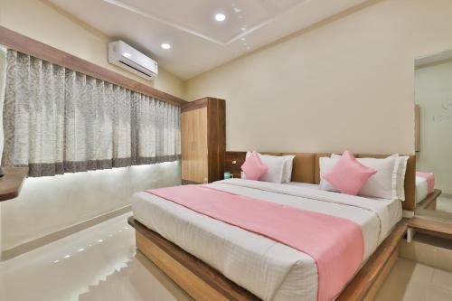 Ахмедабад: Hotel sunsarovar
