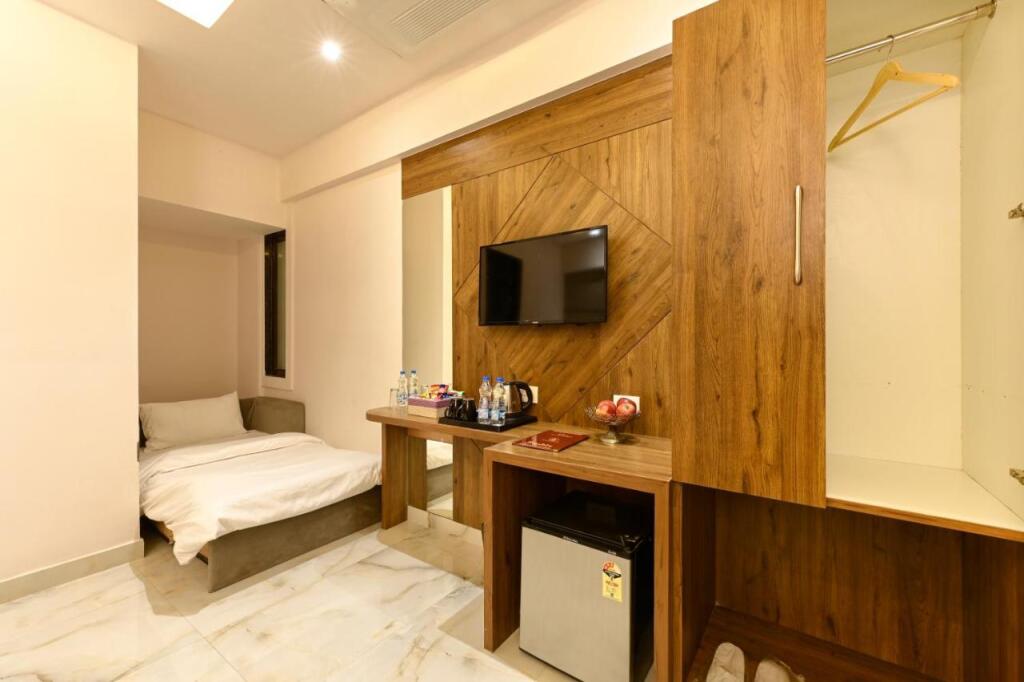 Агра: Avalon Palms Agra